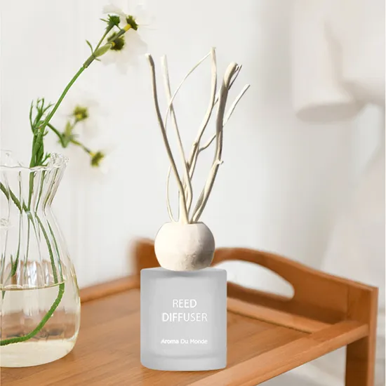 Outstanding Luxury Home Decorative Aromatherapy Essential Oil Fragrance Perfume Glass Bottle Reed Diffuser 